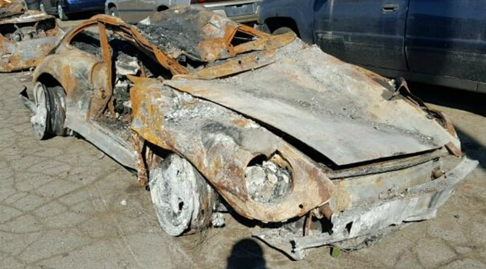 Yonib ketgan 1996 yilgi Porsche mashinasi 95 ming dollarga baholandi