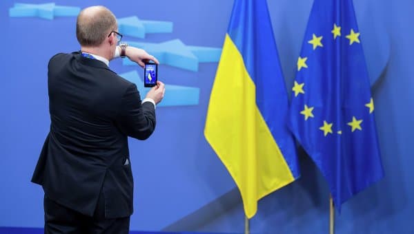 Poroshenko: YeI bilan vizasiz tartibga "sanoqli kunlar" qoldi
