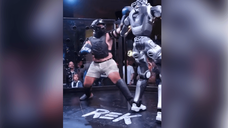 Inson va robot oktagonda jang qildi