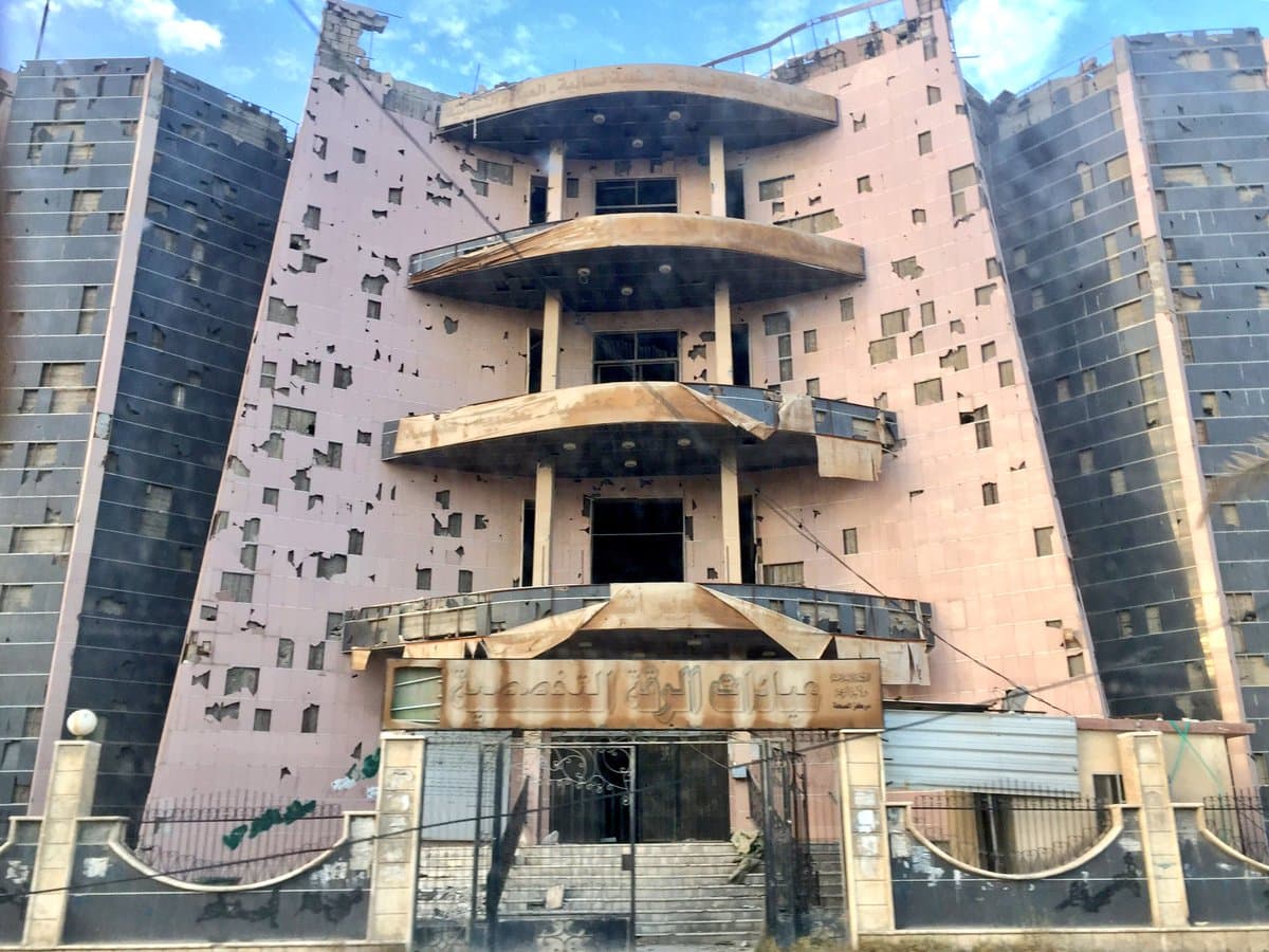 IShID Raqqa markazidagi har bir binoni minalarga «to‘ldirib» ketgan