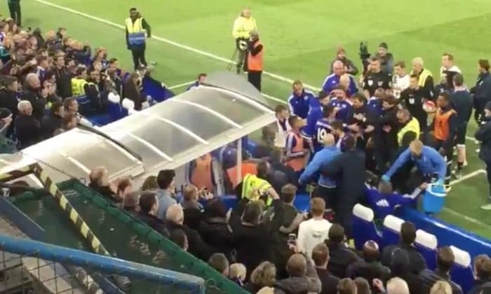 «Tottenhem» futbolchilari «Chelsi»ga qarshi o‘yin oxiridagi tartibsizlik vaqtida Hiddinkni gazonga qulatishdi
