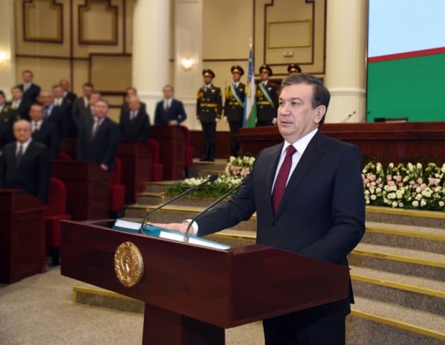 Shavkat Mirziyoyev: 2017 yildan boshlab hokimlar aholi oldida hisobot berishi joriy etiladi