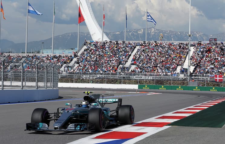 "Formula-1"ning Sochidagi bosqichi g‘olibini Putinning shaxsan o‘zi taqdirladi