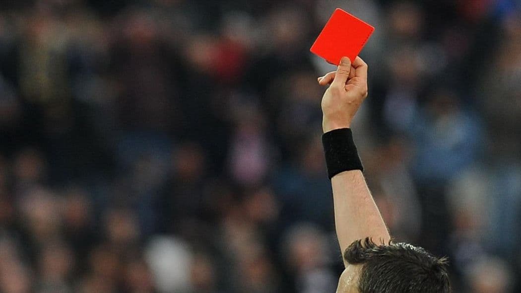 Meksikalik futbolchi unga qizil kartochka ko‘rsatgan hakamni o‘ldirdi