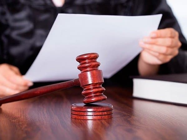 Sochilik ayol Gruziyaga tanklar yaqinlashayotgani haqidagi sms-xabari uchun katta muddatli qamoq jazosi oldi