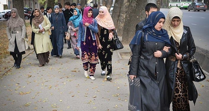 Tojikiston parlamentida hijob uchun jarimaga tortish qonunga zid ekani ta'kidlandi