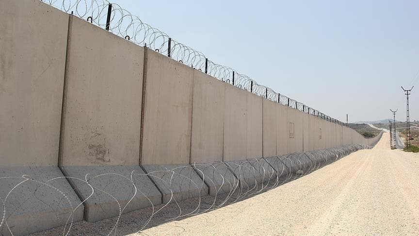 Turkiya Eron bilan chegarada devor quradi