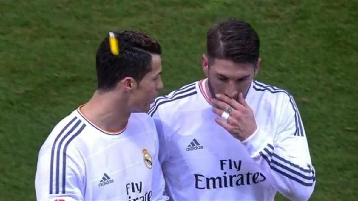 Video: Ramos va Ronaldu jur'atsiz hakamning ustidan kulishdi