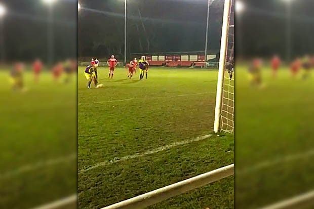 Video: Britaniyalik futbolchi penaltini amalga oshirishning yangi usulini ko‘rsatdi