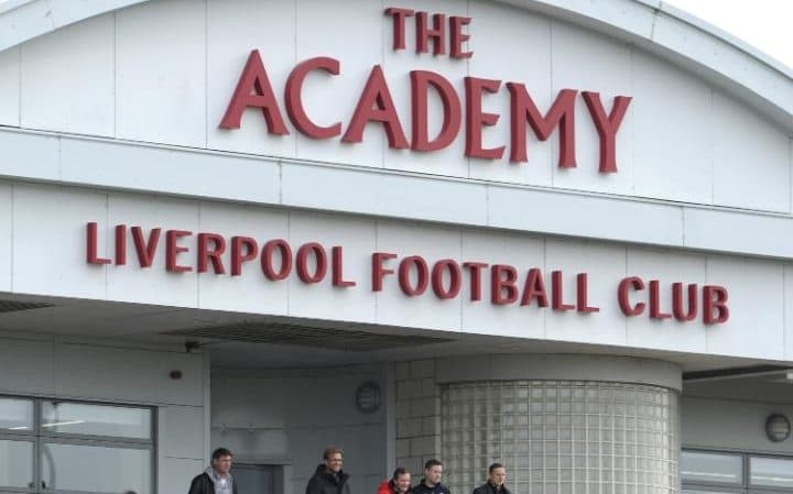 «Liverpul» yosh futbolchilarning katta shartnomalar tufayli futbolni unutishiga qarshi kurashmoqchi