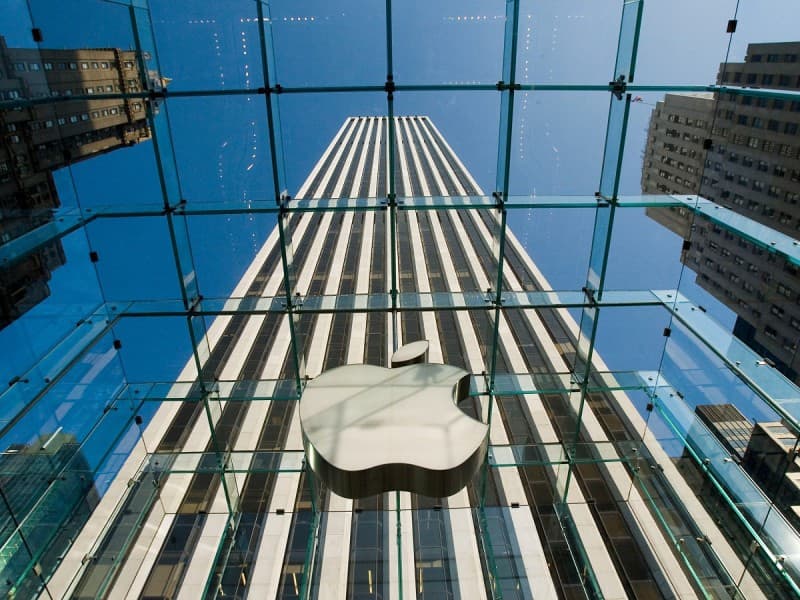 1 trillion dollarlik kompaniya: Apple rekordga yaqinlashmoqda