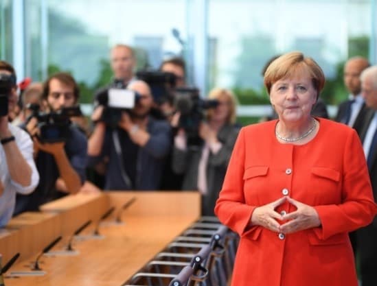 Merkel xizmat mavqeini suiste'mol qilishda ayblanmoqda