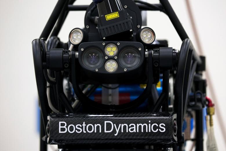 SoftBank robotlar ishlab chiqarish bilan shug‘ullanmoqchi