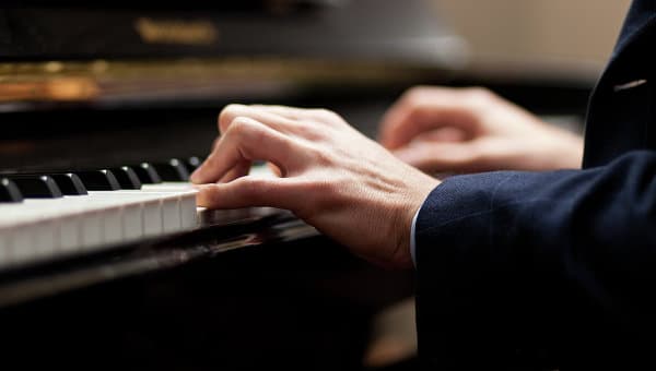 Hindistonlik musiqachi pianino chalish tezligi bo‘yicha jahon rekordini o‘rnatish niyatida