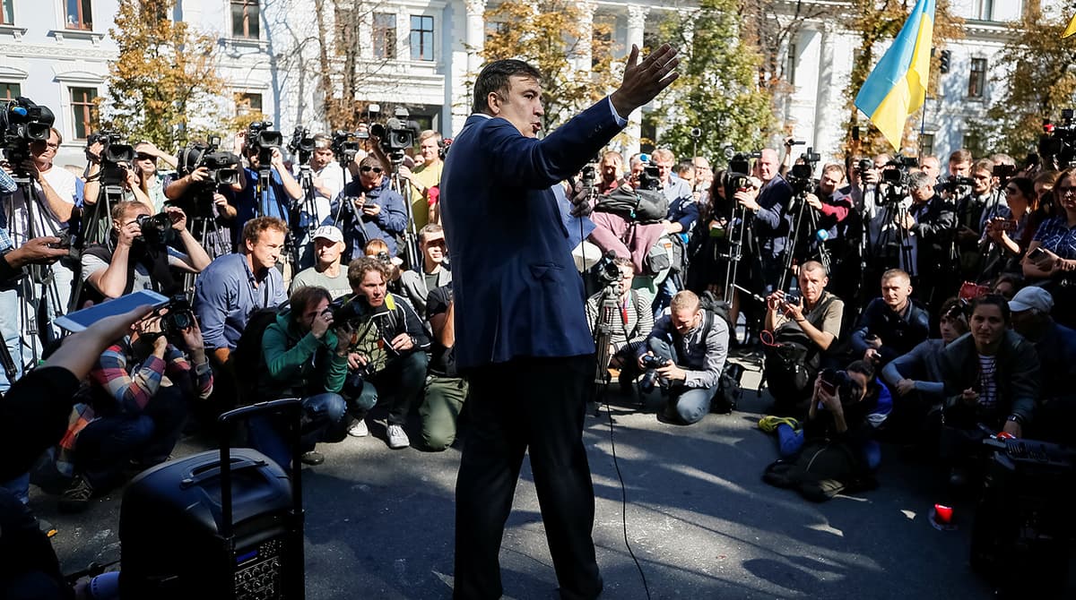 Saakashvili Ukrainadagi naqd pul ombori, fuqarolikdan mahrum etilishi va Poroshenko haqida