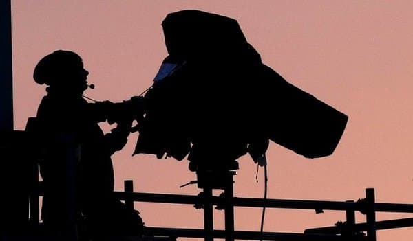 «Kimga kerak bu tomosha?». Oliy liga o‘yinlarini efirga uzatishdagi ayirmachilik