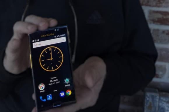 McAfee kompaniyasi "haqiqatda himoyalangan" ilk smartfon yaratganini ma'lum qildi