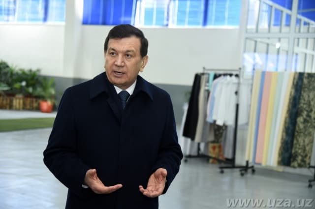 Президент Ўзбекистон—Хитой қўшма корхонасида. «Бундай корхоналарни кўпайтиришимиз керак»