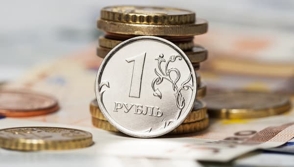 Bloomberg ekspertlari rublning navbatdagi qulashini bashorat qilmoqda