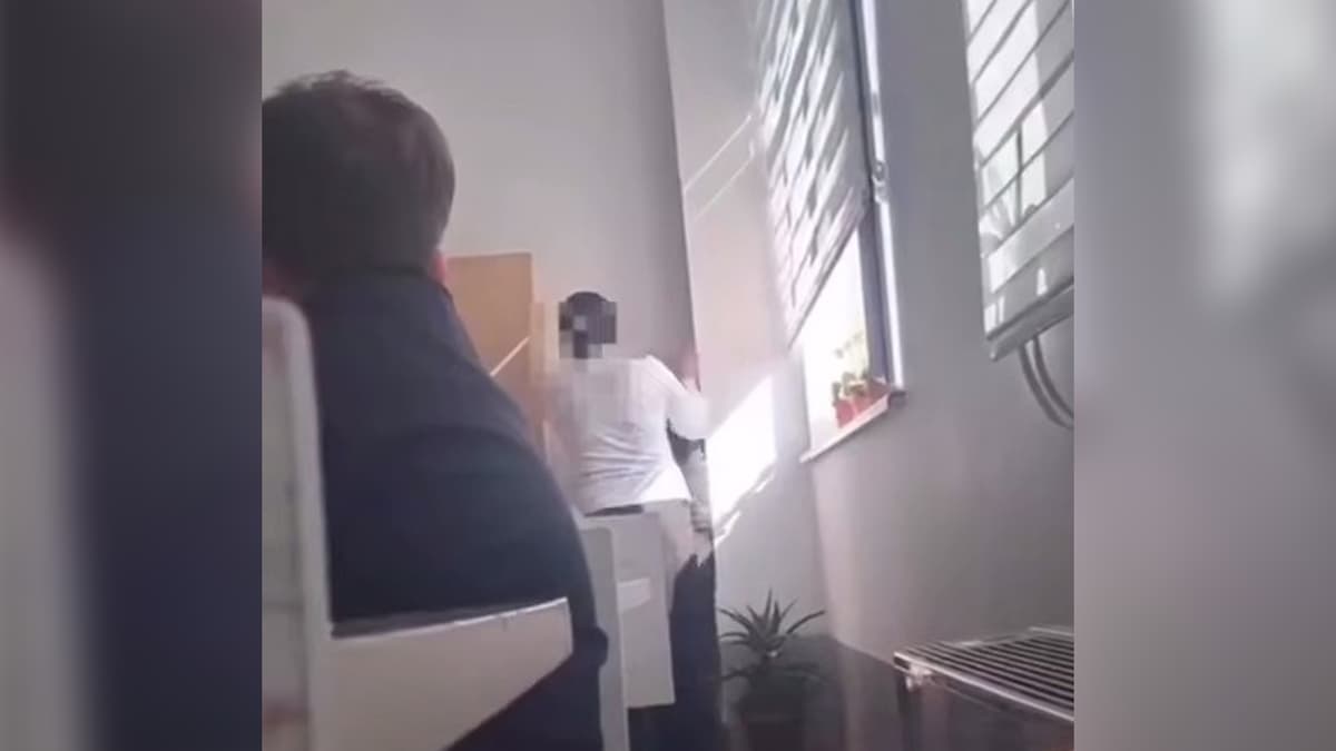 Самарқандда ўқитувчи ўқувчи қизни калтаклагани ҳолати ўрганилмоқда