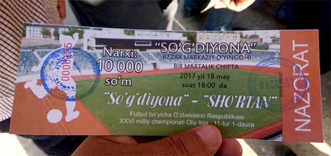 Jizzaxdagi stadion chiptalarida «Navbahor» stadioni tasviri tushirilgan