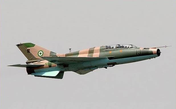 Nigeriya harbiy samolyoti adashib qochqinlar lagerini nishonga oldi: qurbonlar 100dan ziyod
