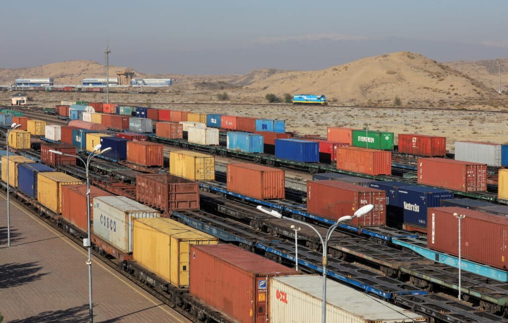 Uzbekistan, Pakistan agree to expand transit trade routes through China