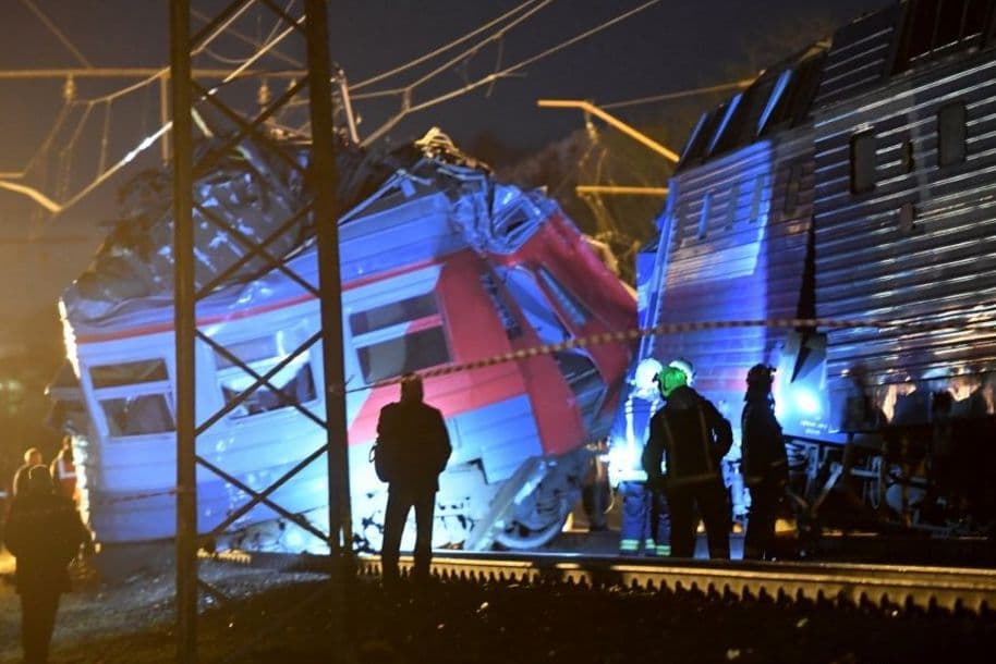 Moskva g‘arbida poyezd va elektrichka to‘qnashdi, 50 kishi jarohatlandi