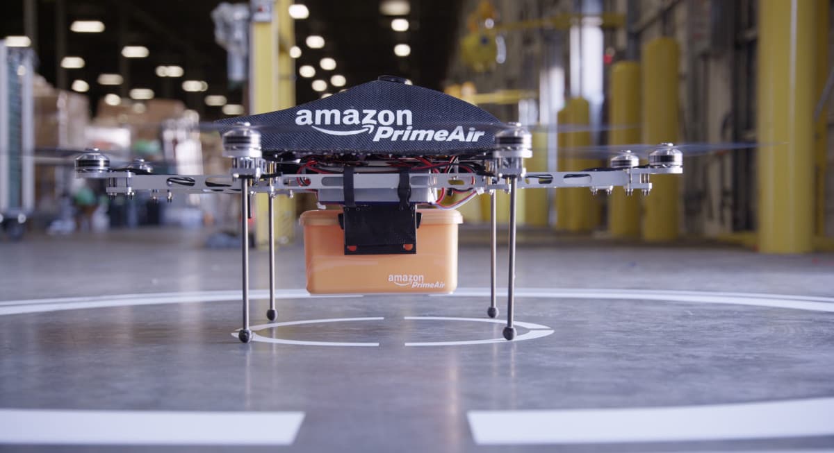 Amazon ilk bor dron yordamida buyurtmani yetkazdi