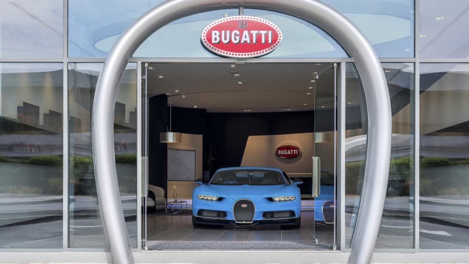 Дубайда Bugatti’нинг энг катта шоу-руми очилди