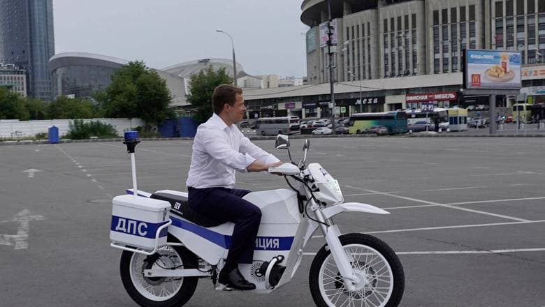 “Kalashnikov” politsiya uchun elektromototsikllar taqdim qildi