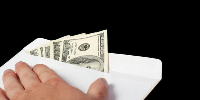 Ko‘z to‘ymasa: Beshariqda kollej direktorining poraxo‘r o‘rinbosari qo‘lga olindi
