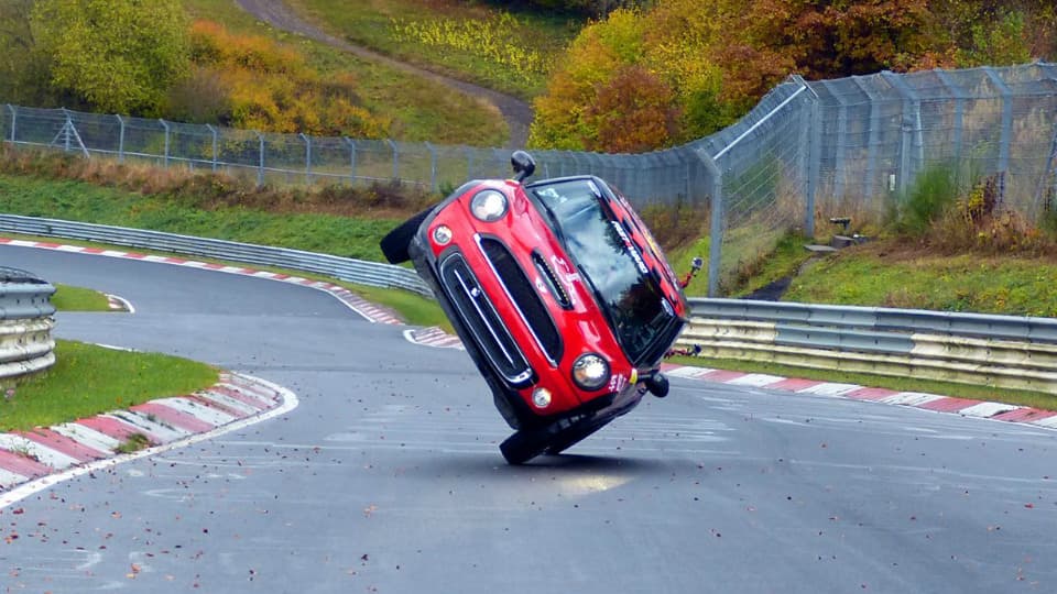 Xitoylik Nyurburgring trassasida mashinaning ikki g‘ildiragida yurish bo‘yicha rekord o‘rnatdi