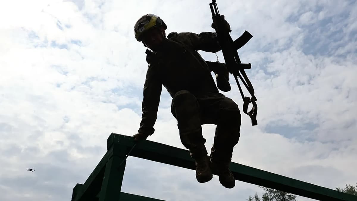 ОАВ: Германияда юзлаб украиналик ҳарбий хизматчи қочиб кетган