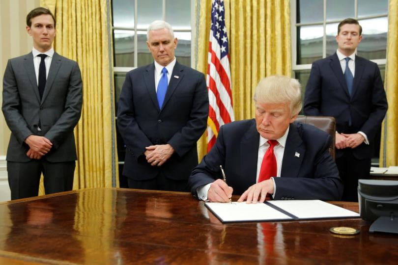 Tramp NAFTA kelishuvini qayta tuzish haqidagi farmonni imzoladi