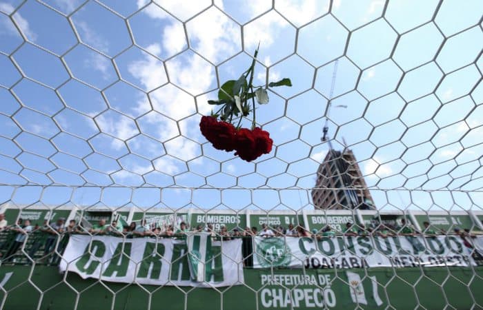 YeChL va YeLning 6-tur o‘yinlari «Shapekoense» futbolchilari xotirasiga sukut saqlash bilan boshlanadi