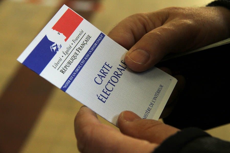 Францияда сайлов: Денгиз орти ҳудудларидан кутилмаган натижалар