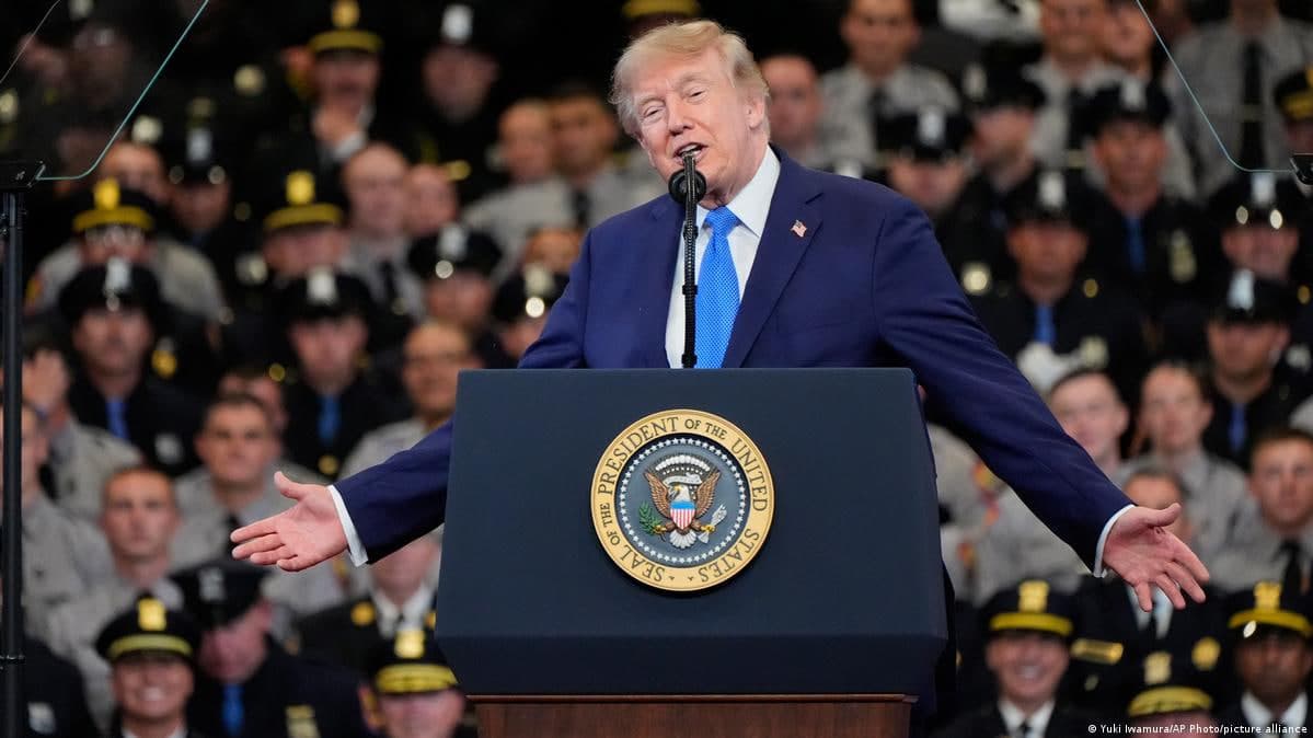 Трамп Ҳўрмуз бўғозини АҚШ ҳудуди деб эълон қилмоқчи