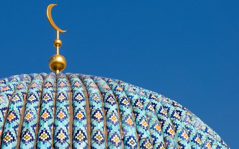 Hushyorlikka chorlovchi bir fitna: qaynotani “ota” yoki “dadajon” deb chaqirganlarga Allohning la'nati bo‘ladimi?