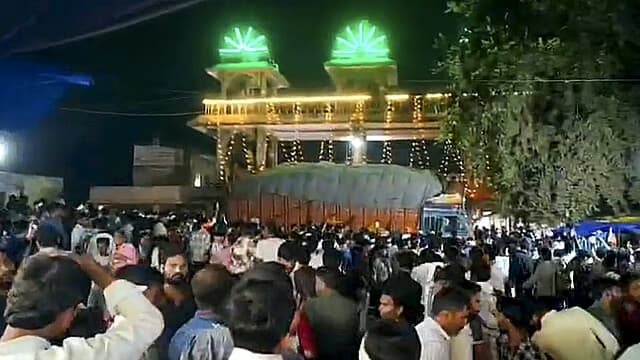 Hindistonda yuk mashinasi ziyoratchilarga borib urilishi oqibatida 15 kishi halok boʻldi