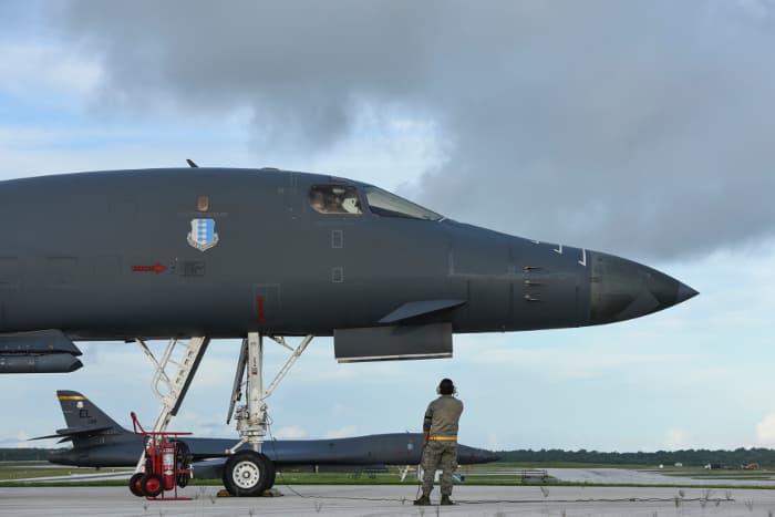 AQSh Shimoliy Koreyadagi raketalarni uchirish maydonchalariga ogohlantiruvchi zarba berishga tayyorlandi