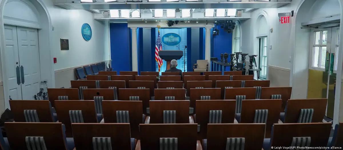 CNN, MS NOW ва Politico Доналд Трампни судга берди
