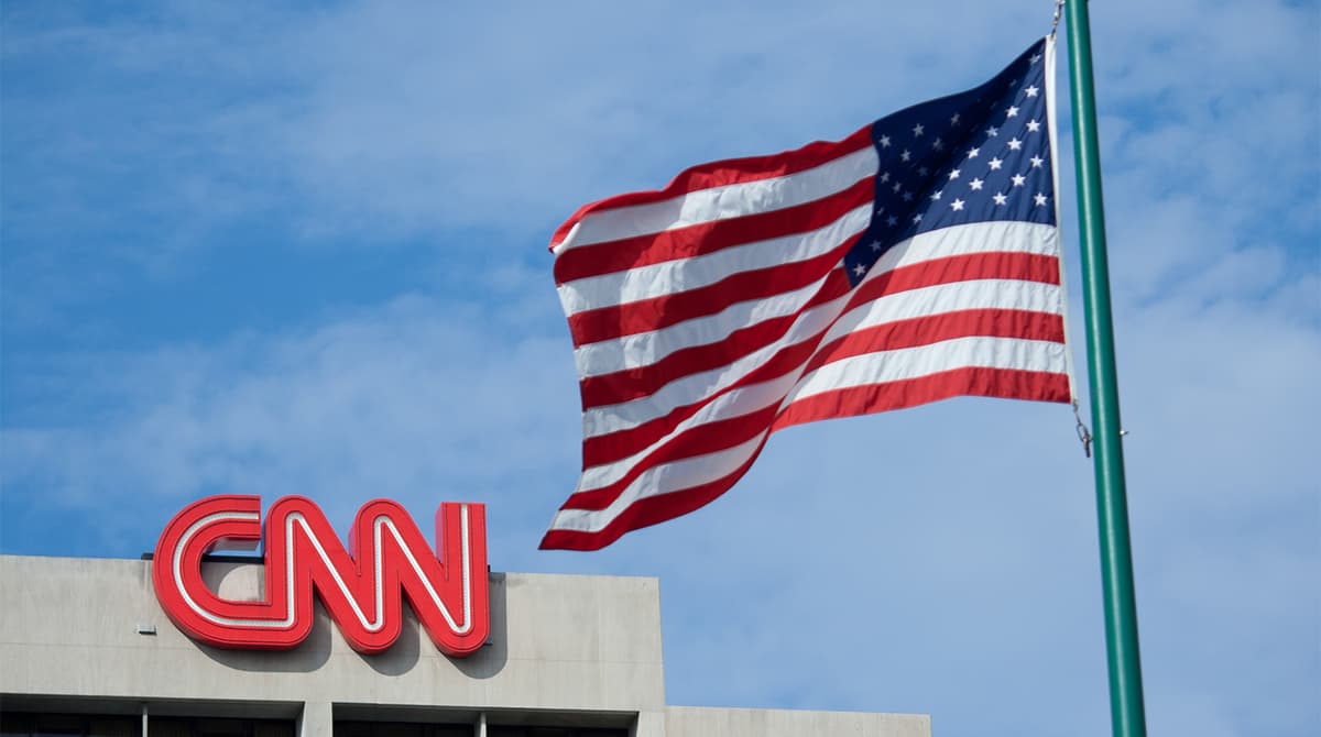 CNN jurnalisti jonli efirda bir kishini qutqarib qoldi