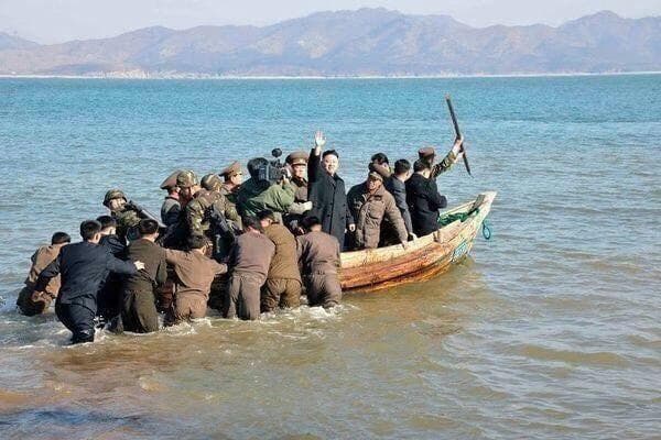 Shimoliy koreyaliklar AQSh suvosti kemasini cho‘ktirib uni suvosti arvohiga aylantirishmoqchi