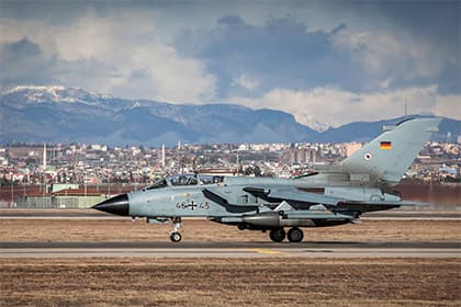 Germaniya deputatlari uchun Injirlik aviabazasi eshiklari ochildi