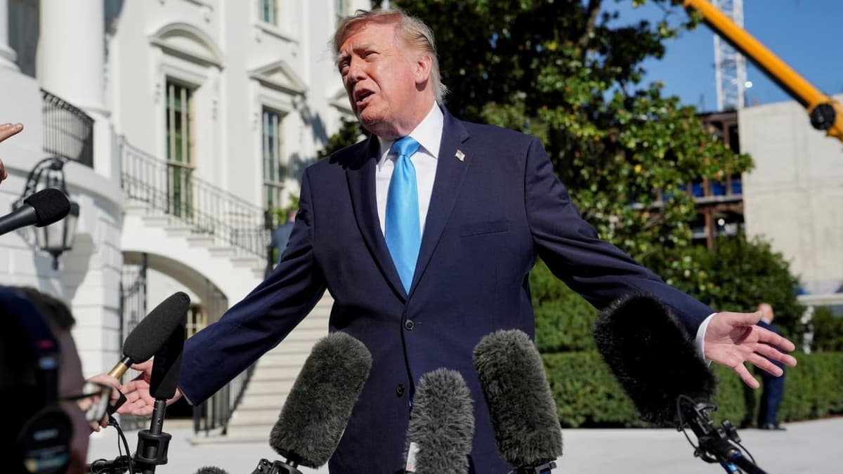 Трамп: АҚШ Украина билан разведка маълумотлари алмашишни тўхтатмади