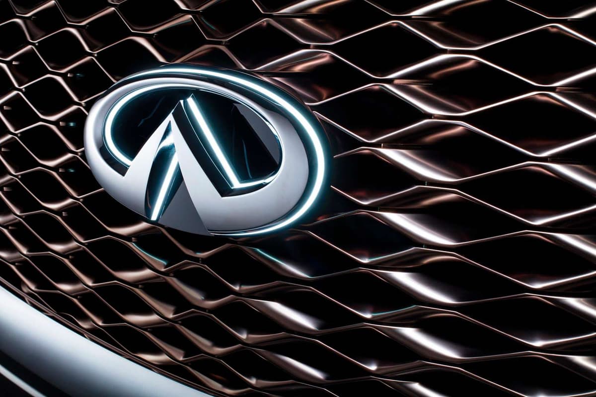Infiniti QX80 tashqi ko‘rinishiga tuzatish kiritdi