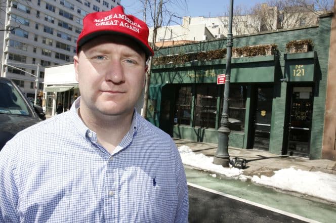 Трамп тарафдори бўлган мижозга беписандлик қилинди