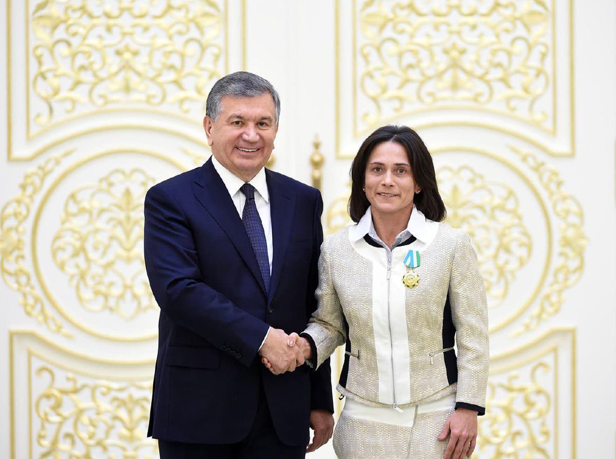 Shavkat Mirziyoyev turli unvonlar, orden va medallarni o‘z egalariga topshirdi