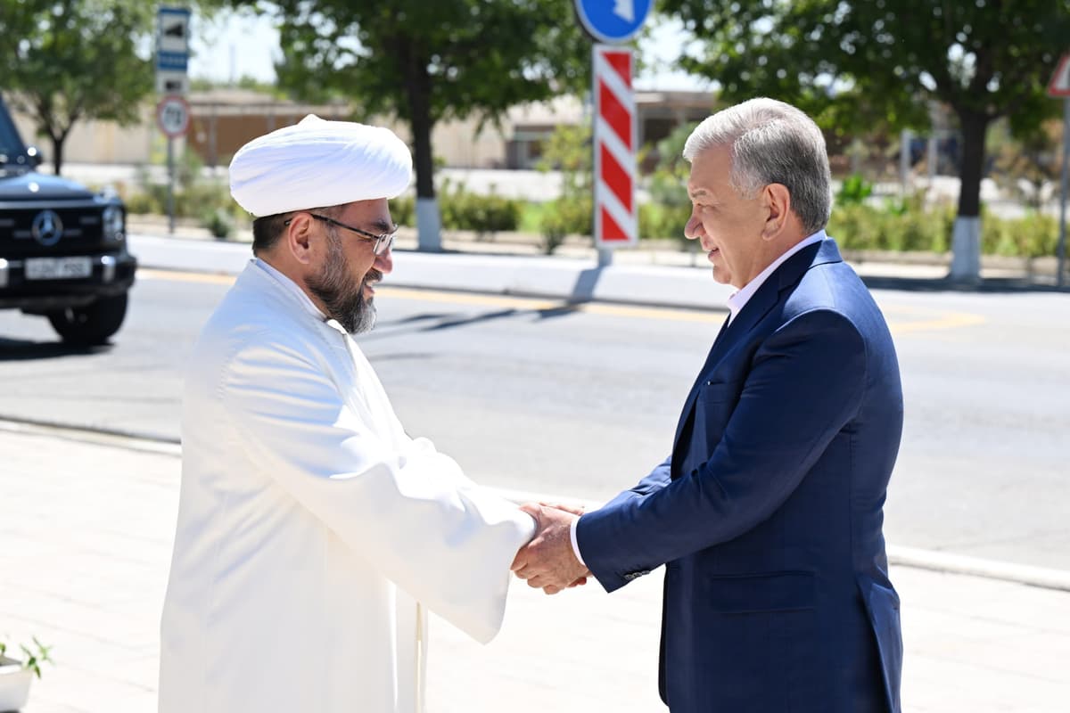 Shavkat Mirziyoyev Bahouddin Naqshband maqbarasini ziyorat qildi